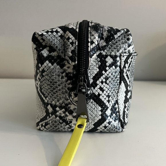 Quay Glam Cosmetic Bag- Blk/Wht Snake Skin Print - Picture 4 of 7